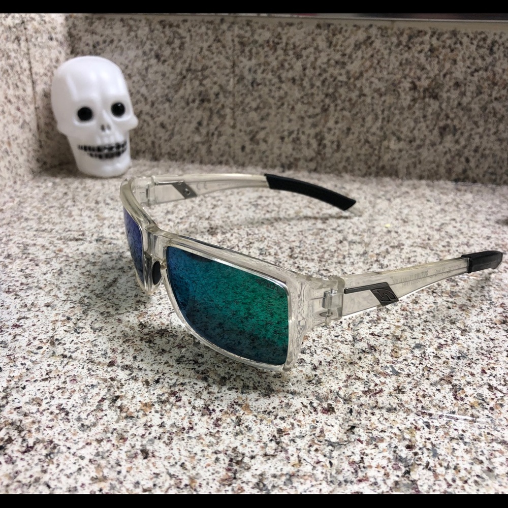SMITH OUTLIER SUNGLASSES